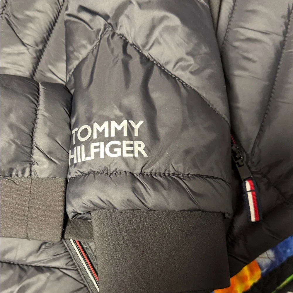 Tommy Hilfiger Black Quilted Hooded Puffer Jacket with Logo - Picture 3 of 4
